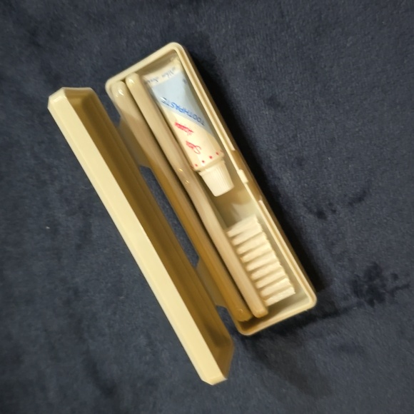 Swissair "Business Class" Travel Kit - Picture 7 of 7